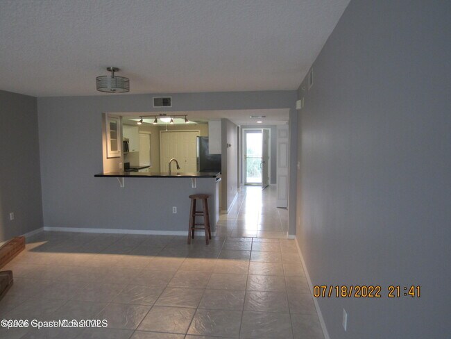 Building Photo - 606 Shorewood Dr