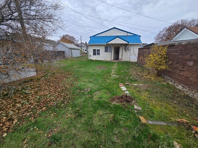 Building Photo - Northside Spokane! Available Now! Move In Special!!