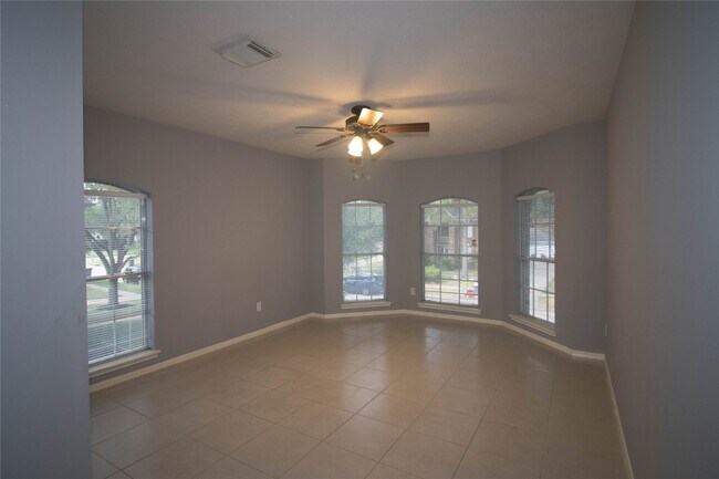 Building Photo - 310 Cheddington Dr
