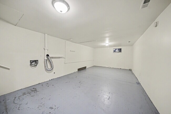 Building Photo - 811 Nyssa Dr