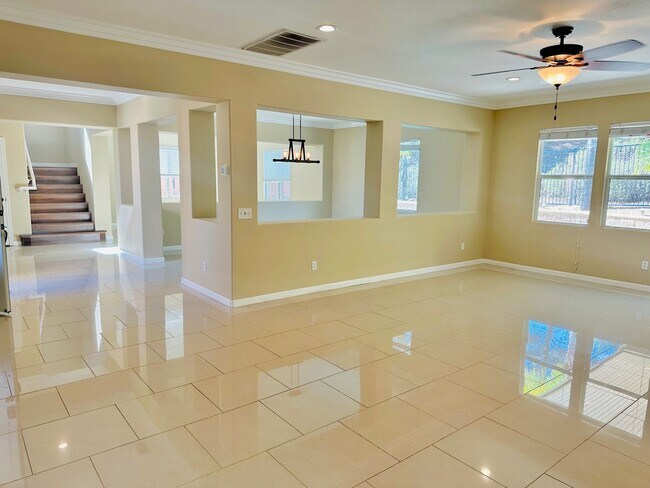 Building Photo - 5 bedroom Pool Home for rent in Murrieta