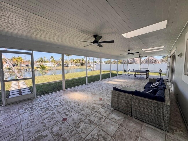 Building Photo - 9731 Bel Aire Dr