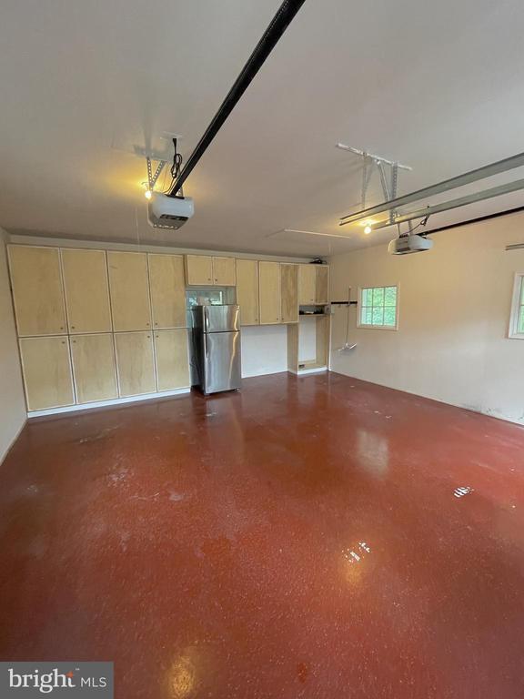 Building Photo - 9309 Main St