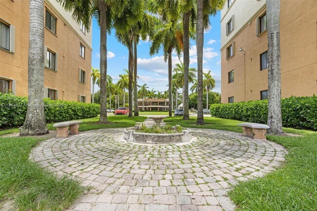 Building Photo - 9340 Fontainebleau Blvd