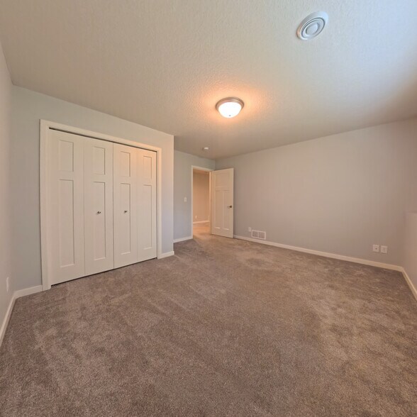 Building Photo - 11956 Castle Rock Ct N