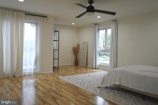 Building Photo - 129 Willow Pl