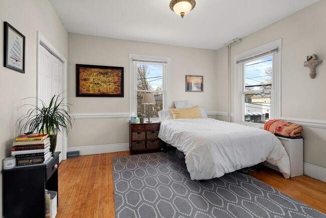 Building Photo - 68 Pleasant St