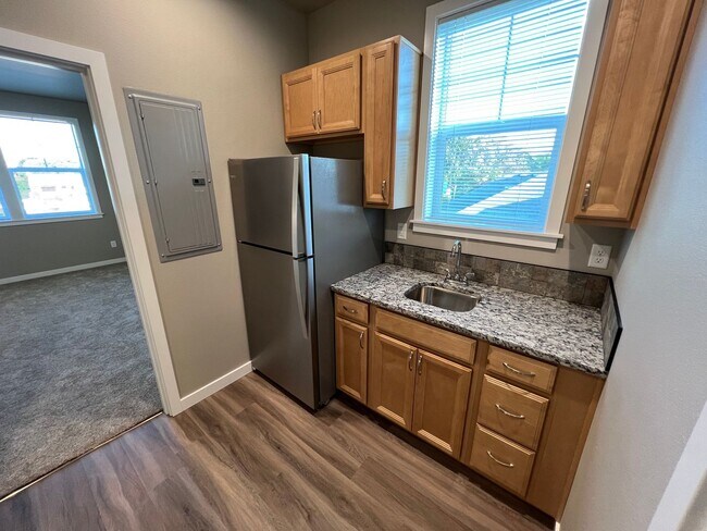 Building Photo - NEW 4 Bedroom / 4.5 Bath Townhome. A/C in every bedroom