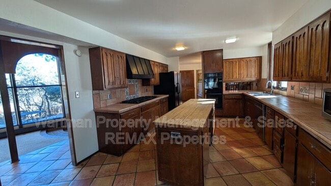 Building Photo - 15 Upland Rd