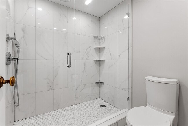 Building Photo - 220 Boylston St