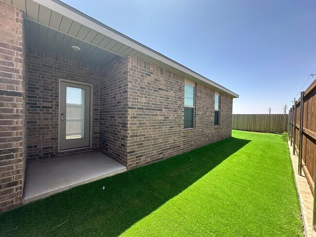 Building Photo - Available July 9th in Highly Desired Harve...