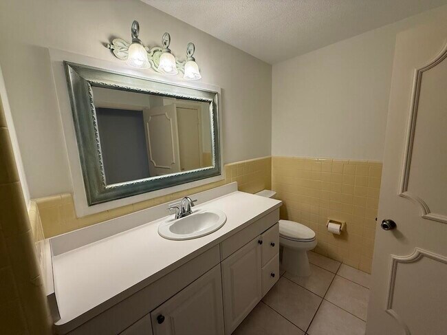 Building Photo - 4007 Greenwood Dr