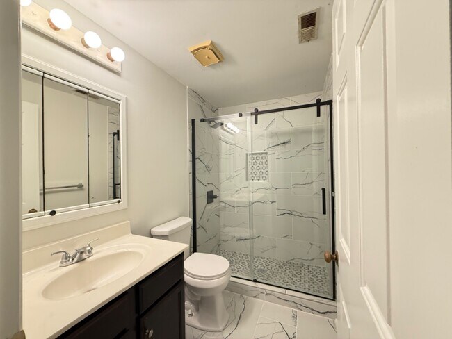 Building Photo - 4 Bedroom Single Family Home in Cary - No HOA
