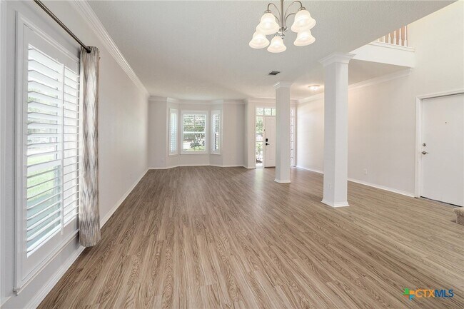 Building Photo - 703 Ivy Ct