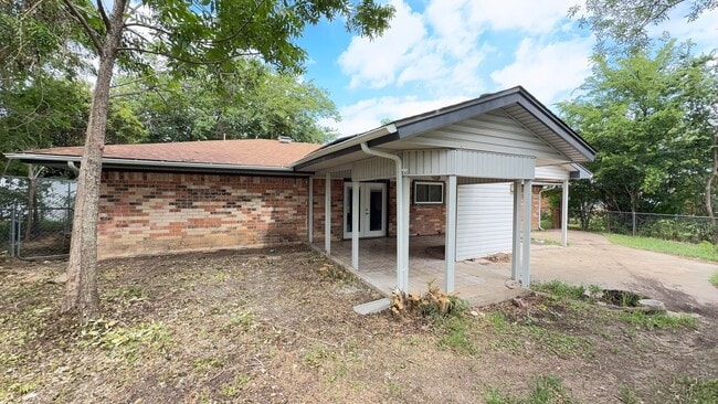 Building Photo - Newly upgraded 3-bedroom by City Park!