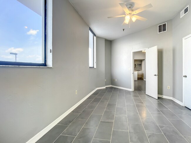 Building Photo - 3013 S Atlantic Ave