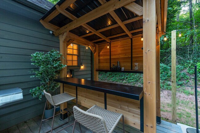 Building Photo - 41 Little Forest Dr