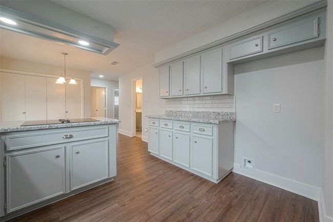 Building Photo - 7910 Litchfield Ln