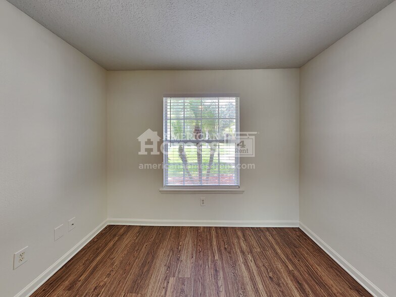 Building Photo - 224 N Lake Cunningham Ave