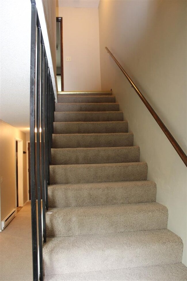 Building Photo - Beautiful 2 Bedroom 1.5 Bathroom Condo!