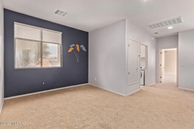 Building Photo - Beautiful home in gated community