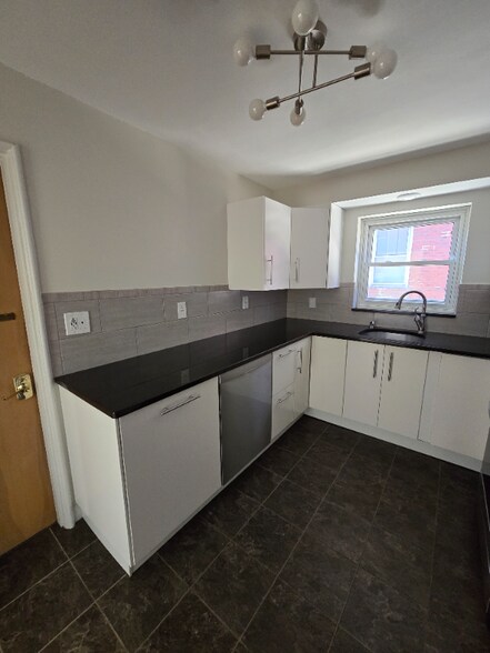 Building Photo - 7729 Brookline Terrace