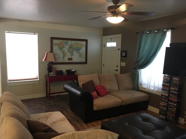 Building Photo - Cozy 3 bed 2 bath + bonus room in The Arbors