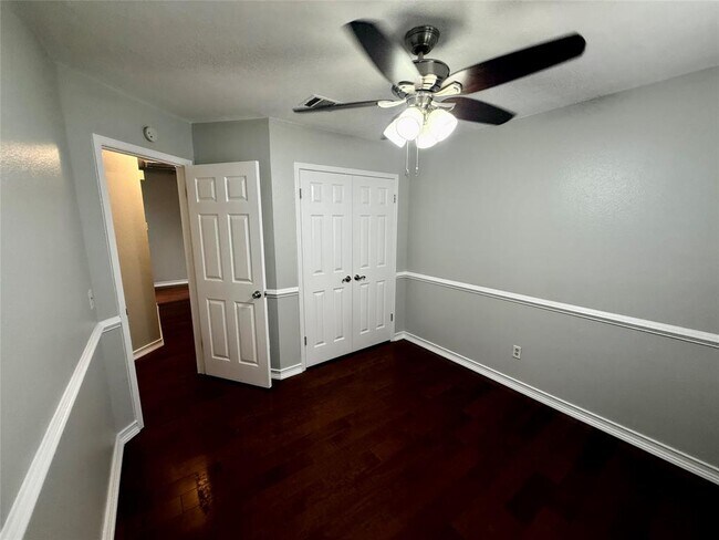 Building Photo - 8005 Nairn Dr