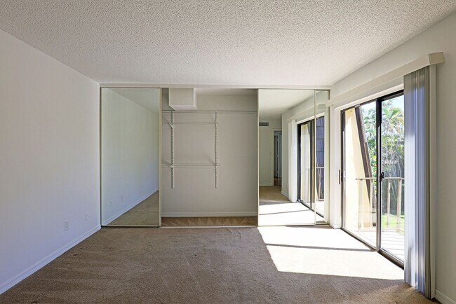 Building Photo - Parkwoods 12341-2