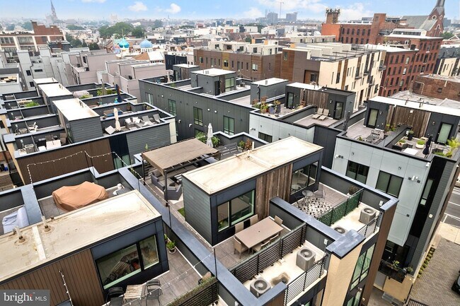 Building Photo - 602 N 5th St