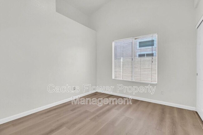 Building Photo - 1132 E Harbor View Dr