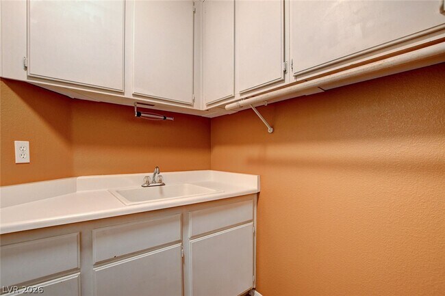 Building Photo - 8401 Desert Quail Dr