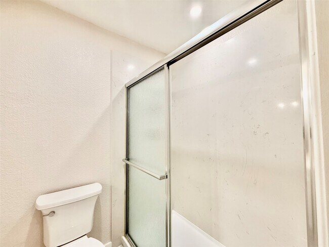 Building Photo - 11122 Village Bend Ln