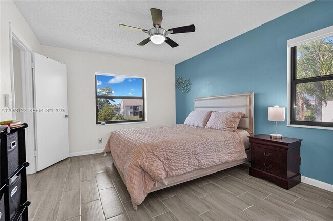 Building Photo - 7142 Golf Colony Ct
