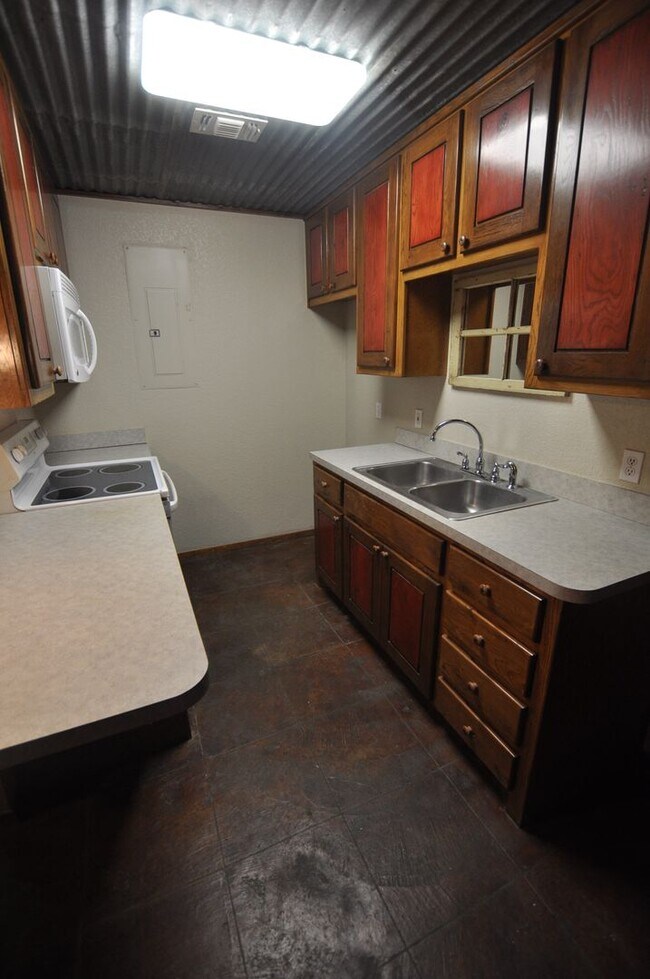 Building Photo - COUNTRY ATMOSPHERE! 1 Bedroom - 1 Bath – 1...