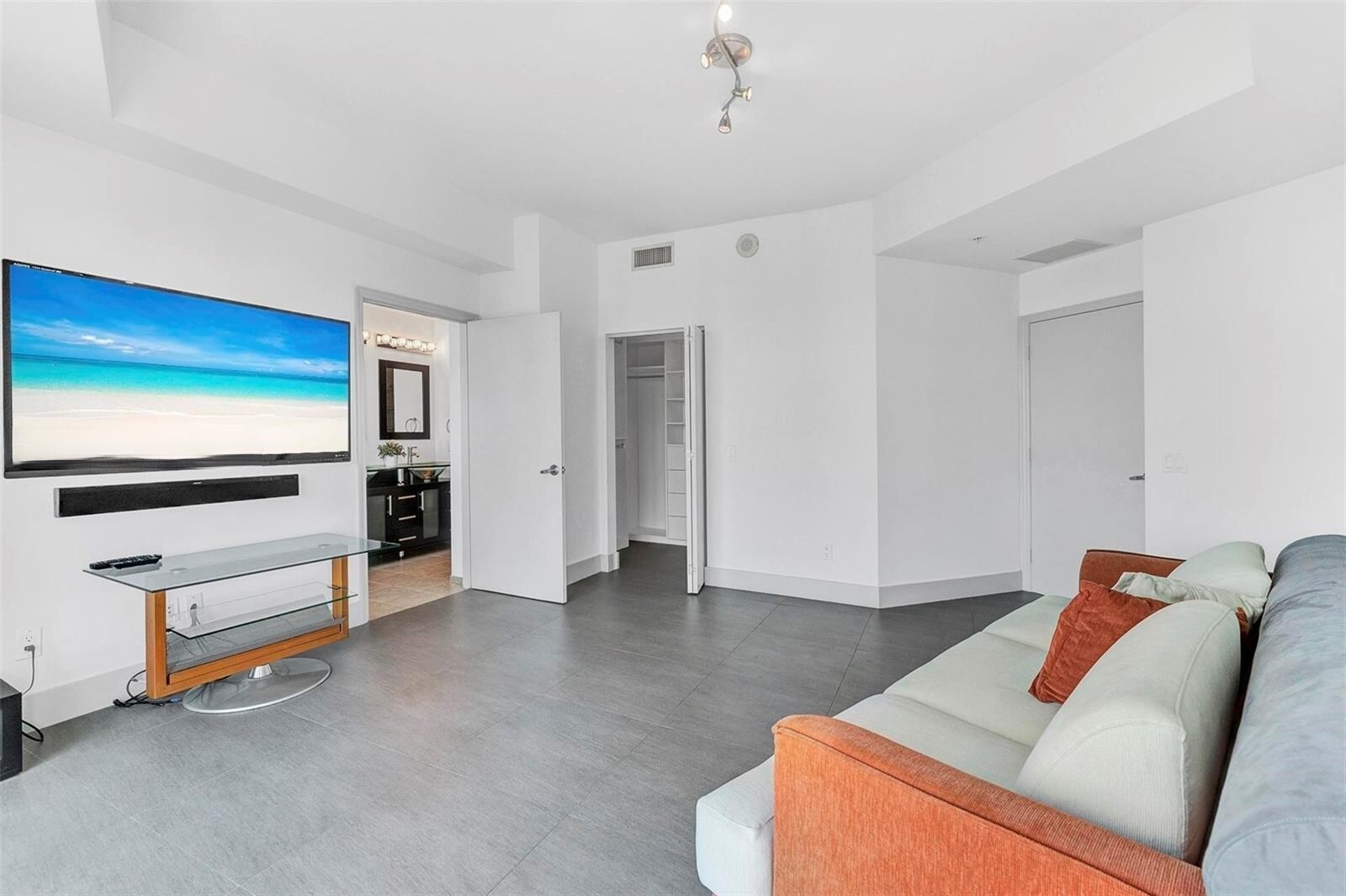 Building Photo - 60 SW 13th St