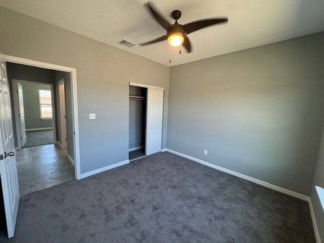 Building Photo - Super Nice Beautiful  3 bedroom 2 bath- In La Vernia with Over .43 acres