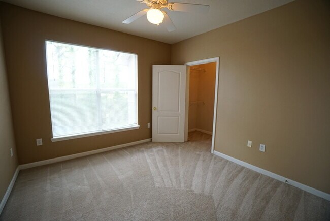 Building Photo - 2-Bed, 2-Bath, Condo with Garage in The Villas Condominiums