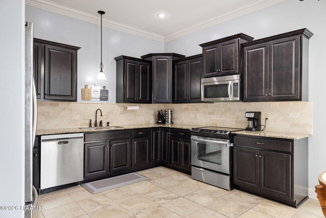 Building Photo - 300 Overbrook Dr