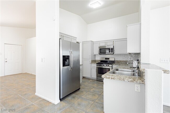 Building Photo - 204 Zenith Point Ave