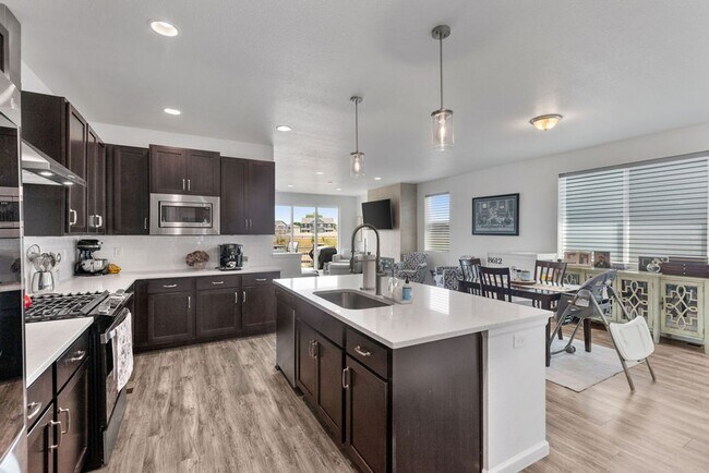 Building Photo - 4 Bedroom, 2 bath in Fort Collins - Backs ...