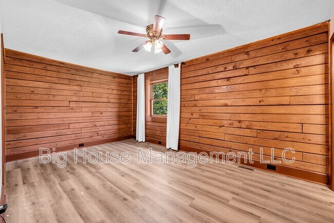Building Photo - 1155 Old Linden Rd