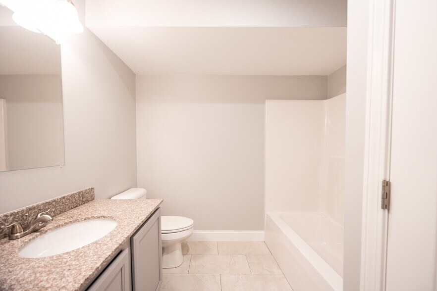 Building Photo - 13 Gray Coach Ln