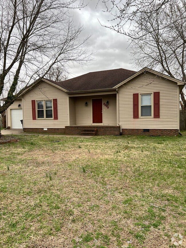 Building Photo - 3 Bedroom Home close to I24
