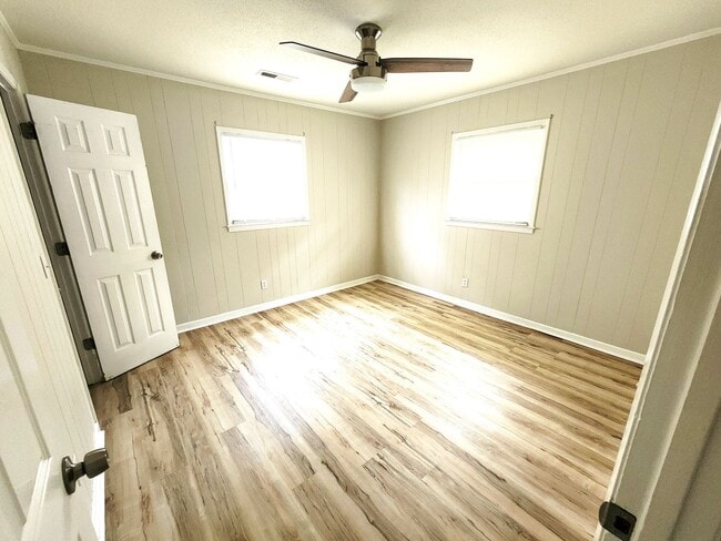 Building Photo - N Kerr Avenue - Duplex home - Move In Read...