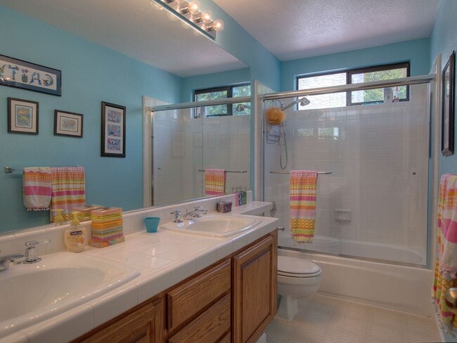 Building Photo - 4 br, 2.5 bath House - 104 Woodranch Circle