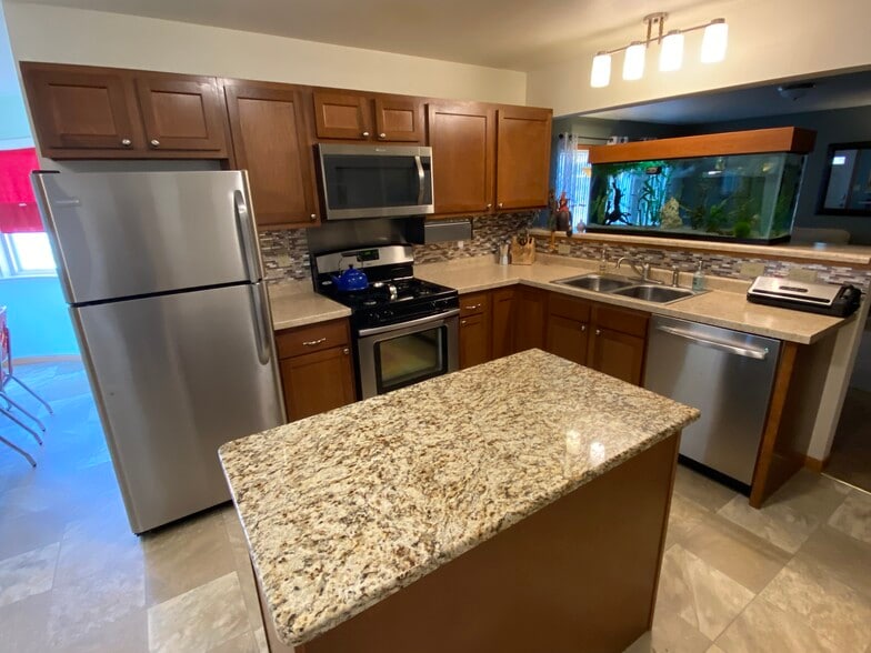 Beautiful Granite in Kitchen - 2037 S Main St