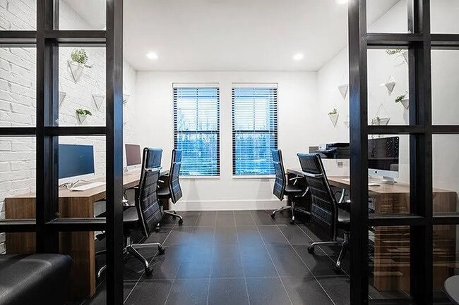 Building Photo - 15401 Chenal Pkwy