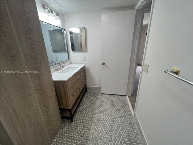 Building Photo - 773 SW 120th Way