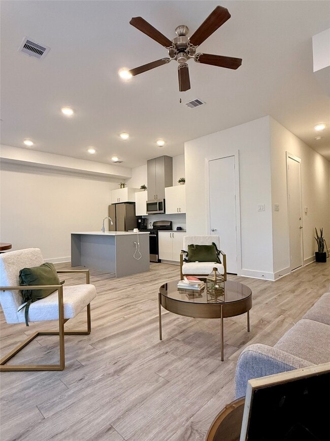 Building Photo - 9609 Habitat St